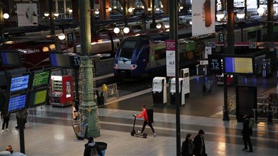 السبب وراء إضراب عمال مترو باريس