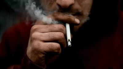 احذر.. عادة خطيرة حول التدخين يدمنها الكثير خاصة الشباب 
