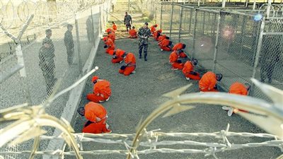 أمريكا تدرس إغلاق سجن جوانتانامو وتطلق سراح نصف السجناء 