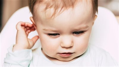  هل شد الأذن من علامات التسنين؟