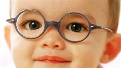ماذا يعني قِصر النظر لدى الأطفال.. وما هي علاماته؟