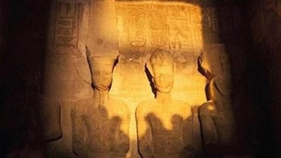 مدينة أبوسمبل السياحية في جنوب مصر تشهد ظاهرة فلكية فريدة