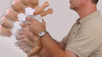 احذر.. هز الطفل الرضيع بغرض تهدئته وإيقاف صراخه