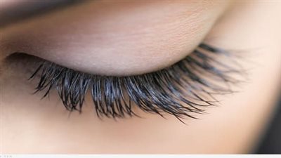 كيفية تنظيف رموشك الاصطناعية