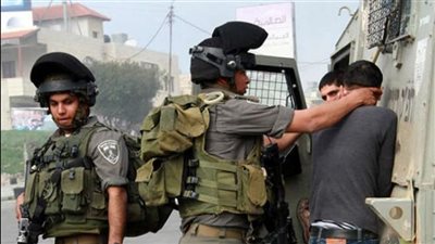 اعتقال 24 فلسطينيًا من محافظتي رام الله والخليل بالضفة الغربية