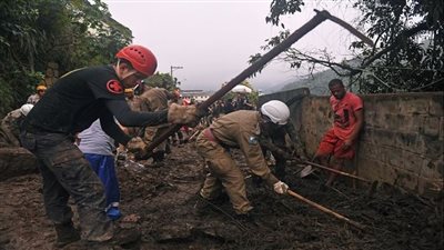 كم تبلغ حصيلة قتلى الفيضانات والانهيارات الأرضية بالبرازيل؟