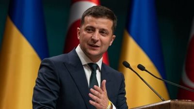 فلاديمير زيلينسكي يأمر بفرض حالة الطوارئ باستثناء جمهوريتي دونيتسك ولوغانسك