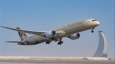 بشكل كامل.. «الاتحاد للطيران» تتجنب التحليق فوق المجال الجوي الأوكراني