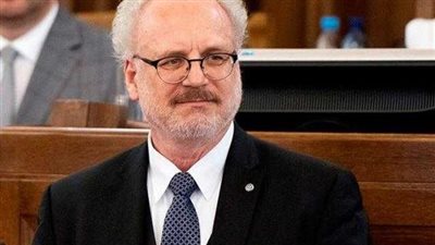 رئيس لاتفيا: يجب عزل روسيا مثل كوريا الشمالية