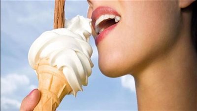 طبيب روسي: الآيس كريم يمكن أن يكون ضارا عند استخدامه في علاج التهاب الحلق