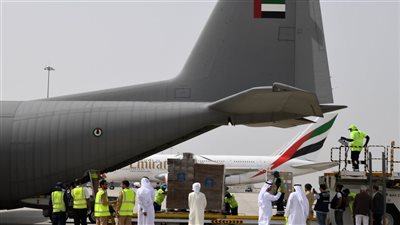  الإمارات ترسل طائرة مساعدات تحمل 48 طنًا من الإمدادات الغذائية الأساسية إلى جامبيا