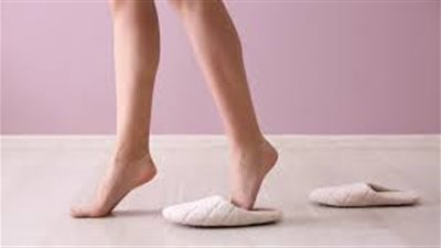 خبيرة تكشف فوائد المشي على أصابع القدمين في حرق السعرات الحرارية وتقوية العضلات