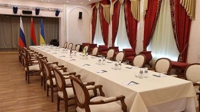 الوفد الأوكراني يصل إلى موقع المفاوضات مع روسيا