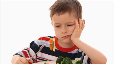 ماذا يعني رفض الطفل للطعام؟