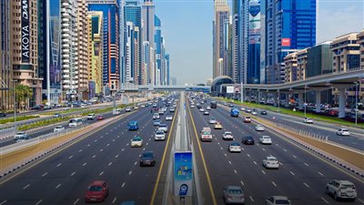 هيئة الطرق والمواصلات في دبي ترفع العمر التشغيلي لمركبات قطاع النقل الفاخرة