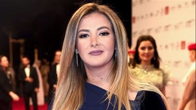 إطلالة ساحرة للفنانة المصرية دنيا سمير غانم 