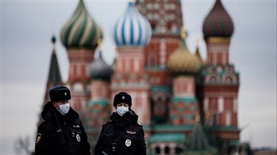 روسيا تسجل انخفاضا في عدد الإصابات بفيروس كورونا