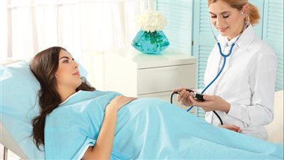 كيف تحدد ما إذا كان الطفل سيولد قبل الأوان؟.. خبراء يُجيبون