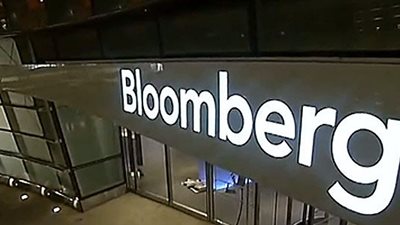 وكالة بلومبرغ للأنباء تعلن تعليق نشاط صحافييها في روسيا