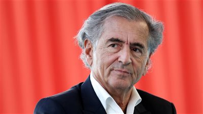 أينما يتواجد يحل الخراب.. من هو برنارد هنري ليفي عراب إسقاط الدول؟