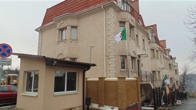 السفارة الجزائرية في كييف تعلق كافة خدماتها