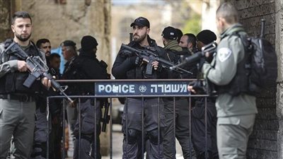 قوات الاحتلال تحتجز 15 أسيرا محررا من مخيم عقبة جبر جنوب مدينة أريحا