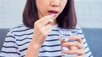 دراسة أسترالية تحذر من تناول مسكنات الألم الشائعة مع التطعيم ضد كورونا