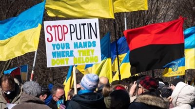 تظاهر آلاف الأشخاص في مدن أوروبية عدة للتنديد بالغزو الروسي لأوكرانيا