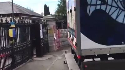 أول تعليق من روسيا على اقتحام سفارتها في إيرلندا بشاحنة