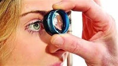 احذر.. ظهور نقاط وظلال وستارة سوداء وومضات أمام العين