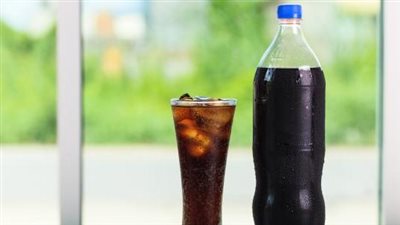 باحثون: مشروبات الحمية قد تحفز الرغبة الشديدة في تناول الطعام