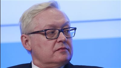 سيرغي ريابكوف عن تصريحات بايدن بقطع العلاقات مع بلاده: محاولة لترويع موسكو