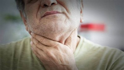 تحذير.. ربما يكون العسر المتكرر في بلع الطعام مؤشرًا من أعراض الإصابة بسرطان المريء