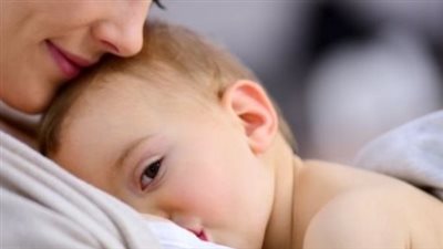 ما هي فوائد الرضاعة الطبيعية خلال أول أسبوعين من عمر المولود؟
