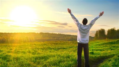 دراسة: التفكير في الأفكار الإيجابية لا يحدث فرقًا في كيفية استجابة الرجال الأكبر سنًا للإجهاد