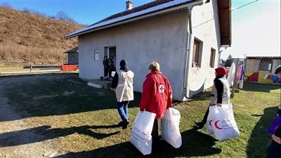  الهلال الأحمر الإماراتي يواصل تقديم المساعدات الشتوية في 26 دولة حول العالم