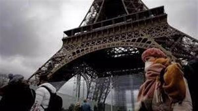 فرنسا تعتزم رفع القيود التي تفرضها في أماكن العمل