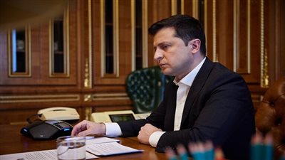 الرئيس الأوكراني يقر قانونًا يسمح لجميع السكان باستخدام الأسلحة