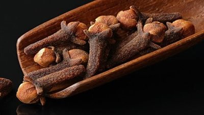 ما هو تأثير مضغ القرنفل على صحتك؟