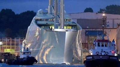 إيطاليا تحتجز أكبر يخت في العالم لملياردير روسي