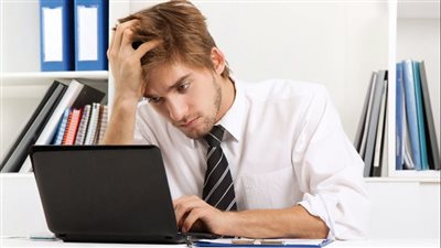 هكذا يمكنك أن نتجنب ضعف البصر عند العمل على الكمبيوتر.. خبيرة تُجيب