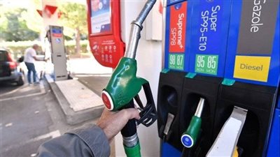  الحكومة الفرنسية تعتزم منح خصم قدره 15 سنتًا للتر الواحد لصالح المستهلك