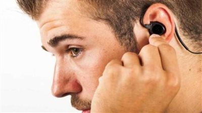 احذر.. مخاطر صحية ترتبط باستخدام سماعات الأذنين يوميا