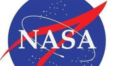 ناسا تفتح عينة مأخوذة من القمر.. إليك الأسباب