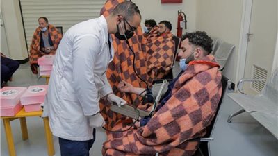 غرقت في سواحل الإسكندرية.. مصر تنقذ طاقم سفينة بضائع لبنانية 