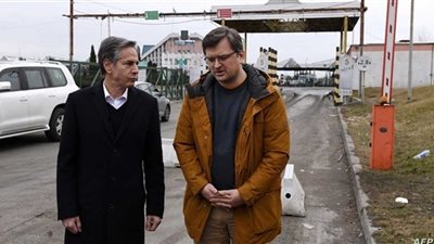 وزير الخارجية الأمريكي ونظيره الأوكراني يبحثان الجهود الدبلوماسية لوقف الحرب