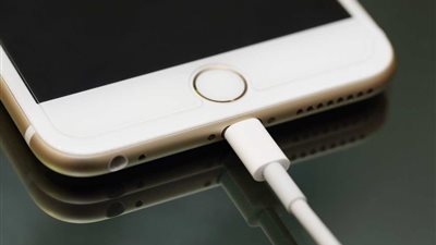 ماذا وراء الغضب الكبير حول التحديث الجديد لأيفون؟