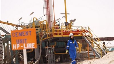 أدنوك تُرسي عقودا بقيمة 2.4 مليار درهم على 5 شركات محلية وعالمية