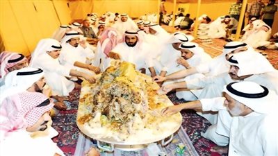 أثار الجدل.. حقيقة السماح بتقدم المطاعم السعودية للطعام في نهار رمضان