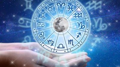 حظك اليوم.. ماذا تخبئ الكواكب لمواليد الأبراج في العمل والحب والمال؟